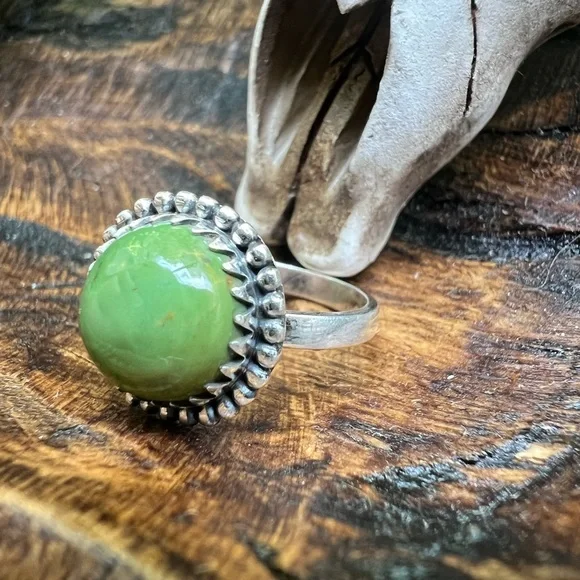 Sterling Silver Kingman Turquoise Ring Size 7.75 Green Round Cabochon Southwest - Picture 4 of 13
